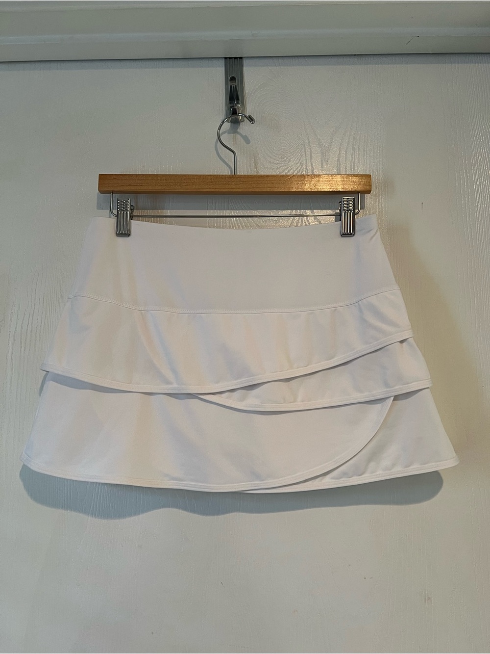 Lucky in Love Tennis Golf White Tiered Ruffle Sporty Athletic Skirt Women Sz M